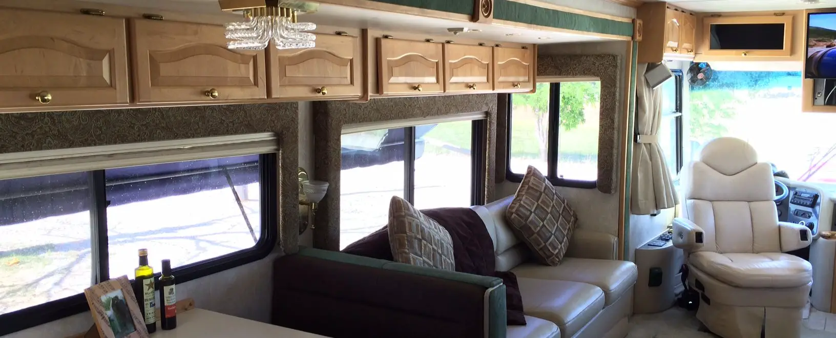 RV Dining and Living Areas