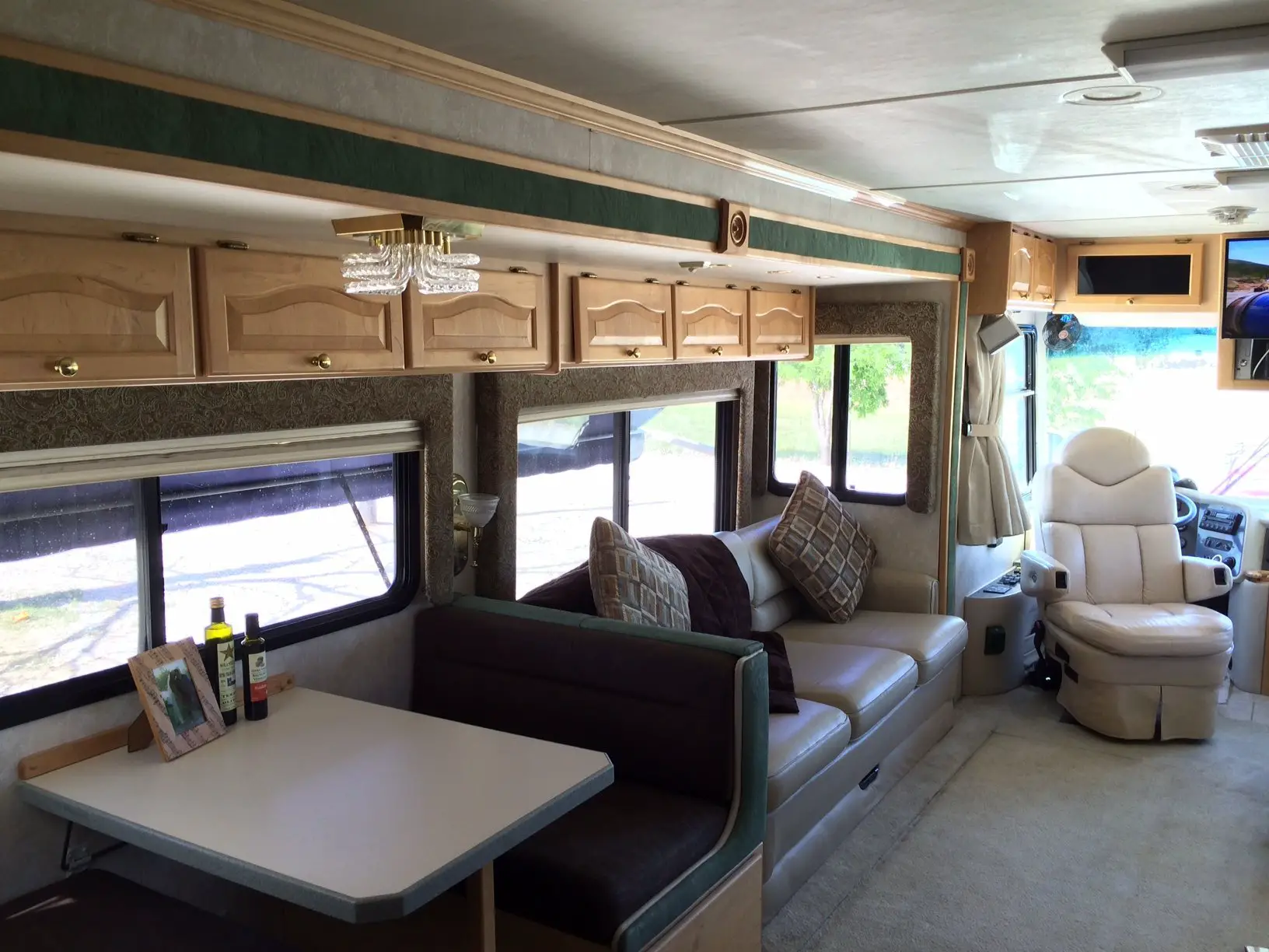 RV Dining and Living Areas