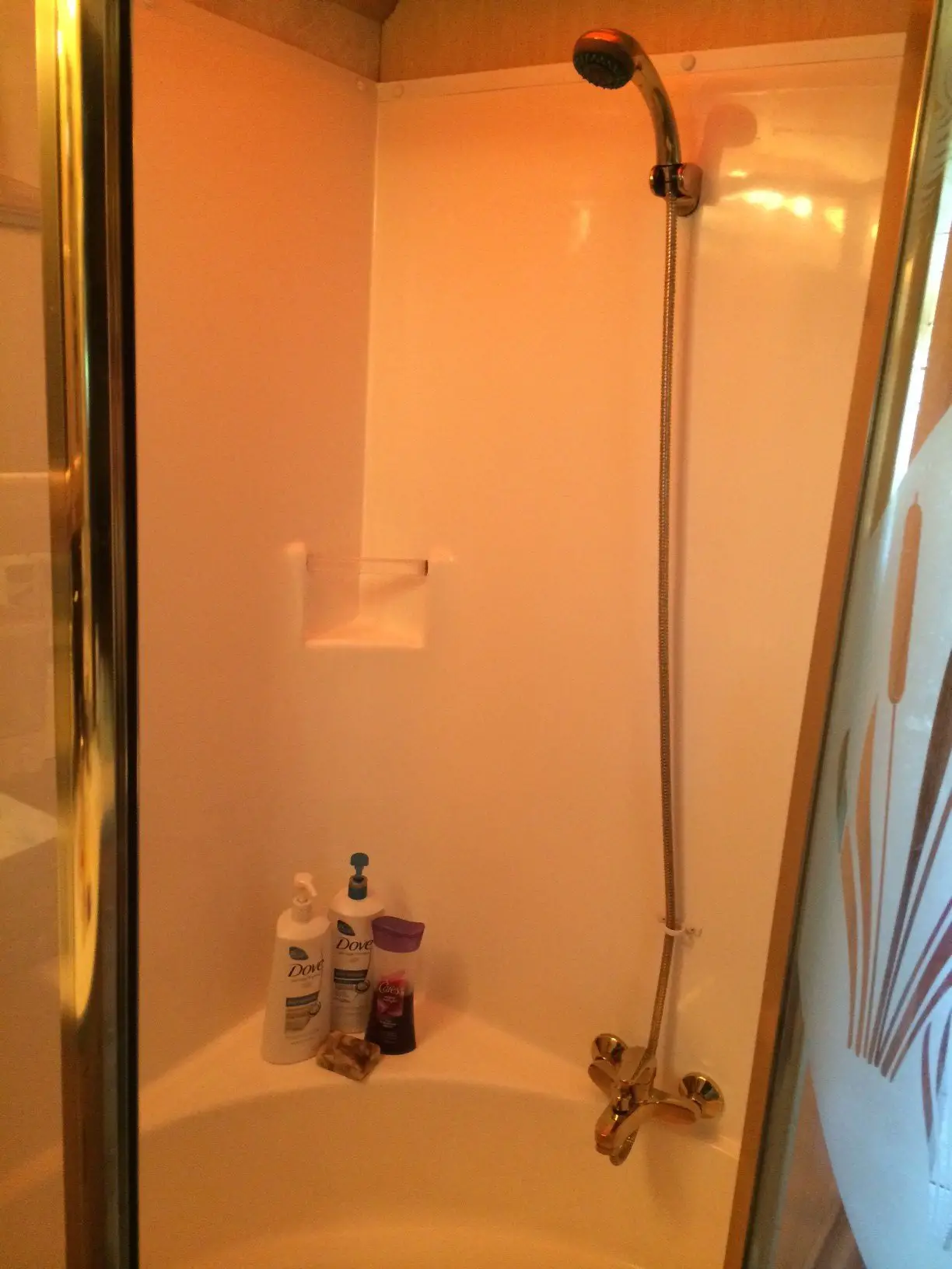 RV Shower with Tub and Seat