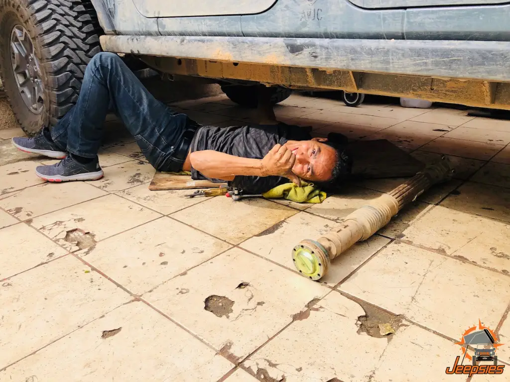 La Paz Jeep Mechanic
