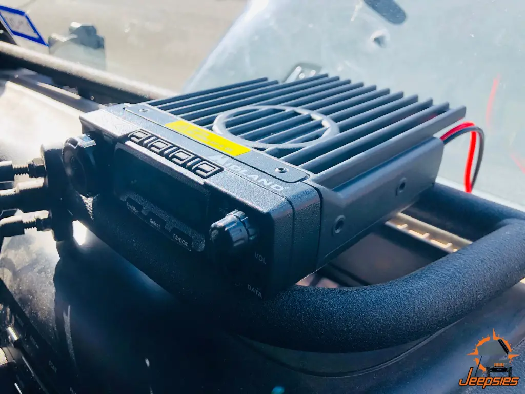 Midland MicroMobile MXT400 Mounted in Jeep