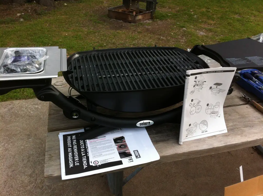 Assembly of the Weber Q2200 portable gas grill 