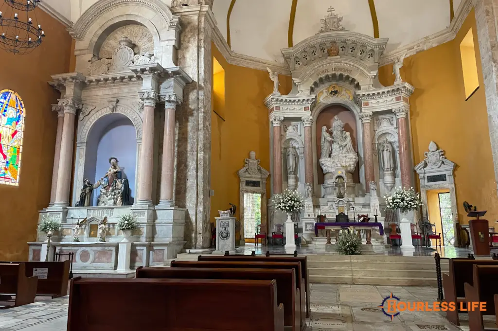 Altar at Convento de Santo Domingo in Cartagena